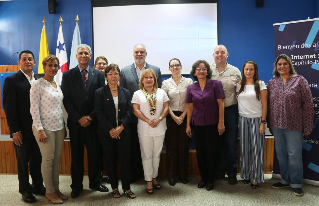 Participantes y organizadores del Programa de Formación de Comunicadores Sociales en temas de Internet en la USMA